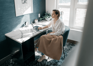 The Best Blanket for a Cold Office: A Practical Guide - Murmurs